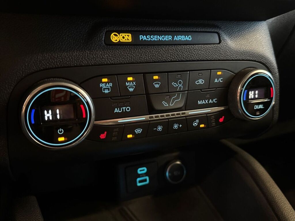 Ford Kuga 2021 Metallinhohto Harmaa