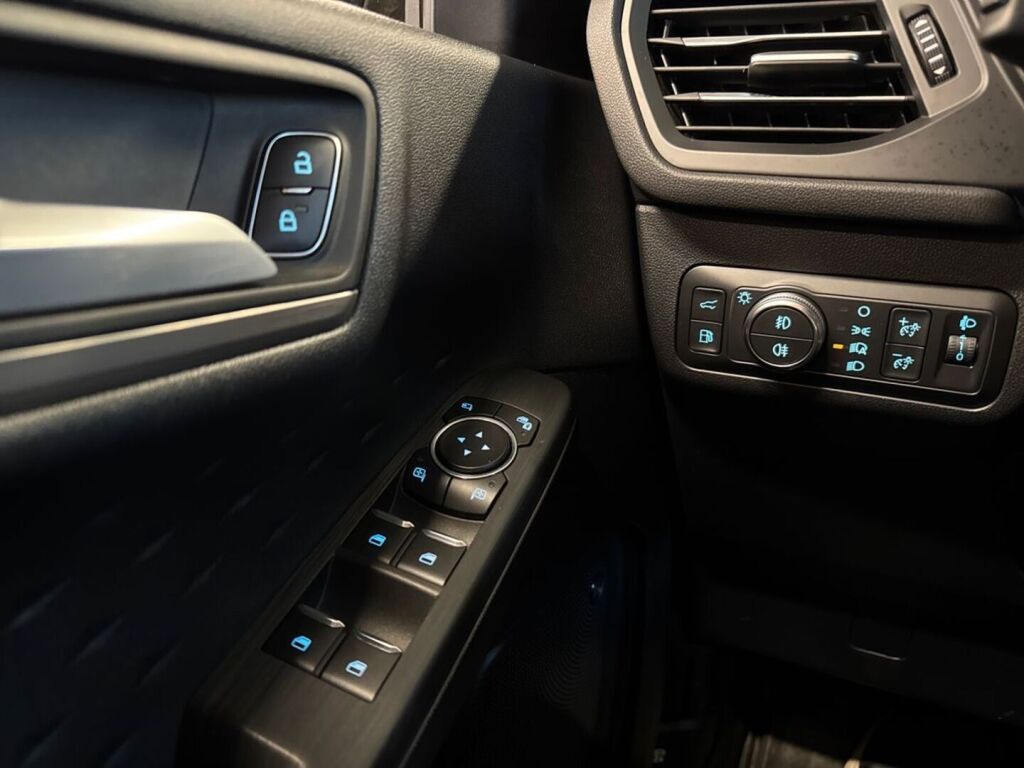 Ford Kuga 2021 Metallinhohto Harmaa