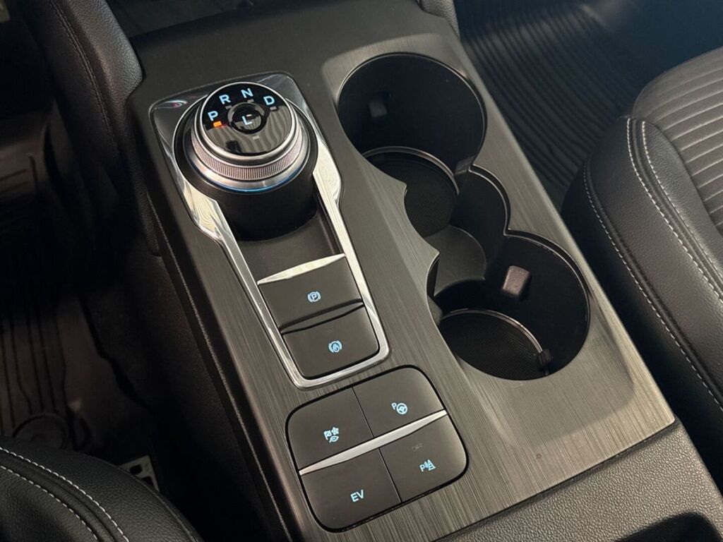 Ford Kuga 2021 Metallinhohto Harmaa