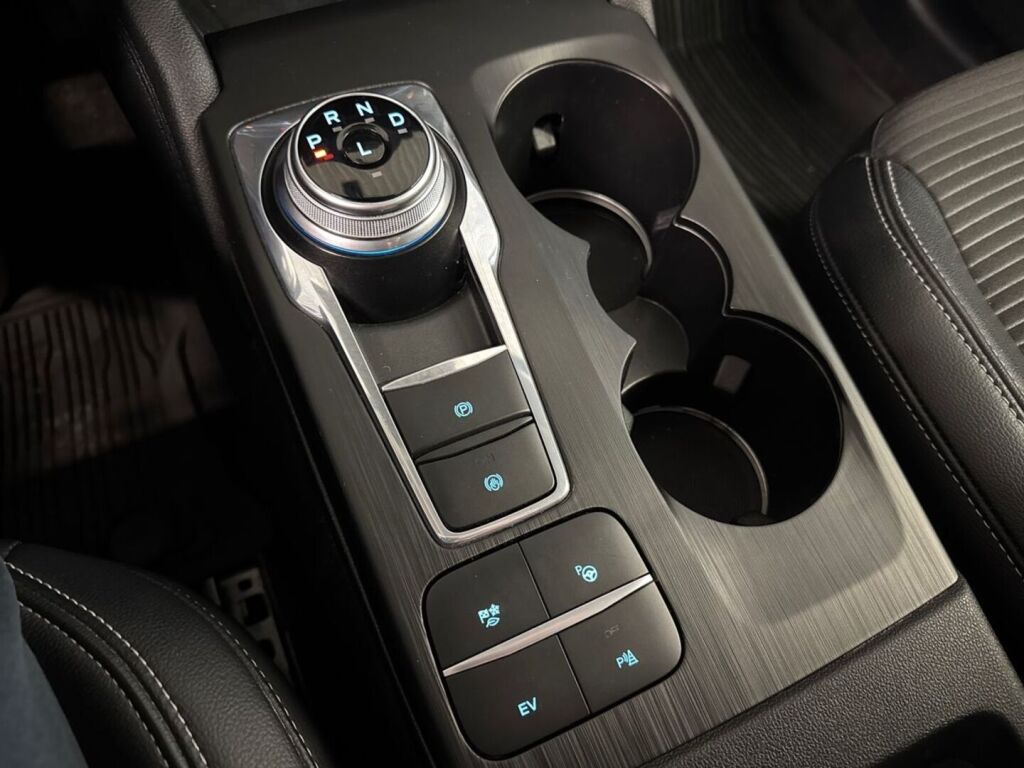 Ford Kuga 2021 Metallinhohto Harmaa