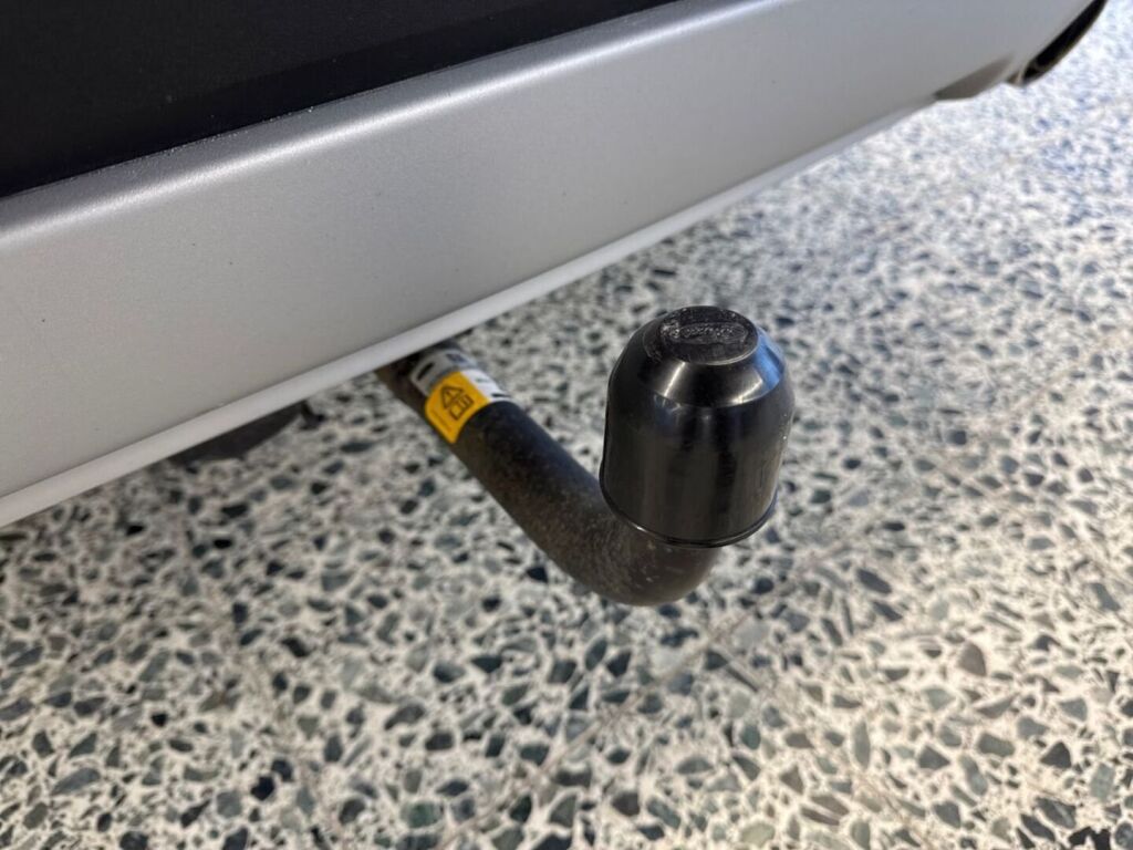 Ford Kuga 2021 Metallinhohto Harmaa