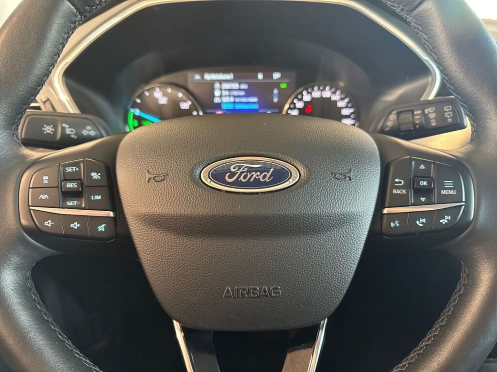 Ford Kuga 2021 Metallinhohto Harmaa