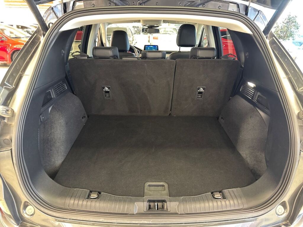 Ford Kuga 2021 Metallinhohto Harmaa