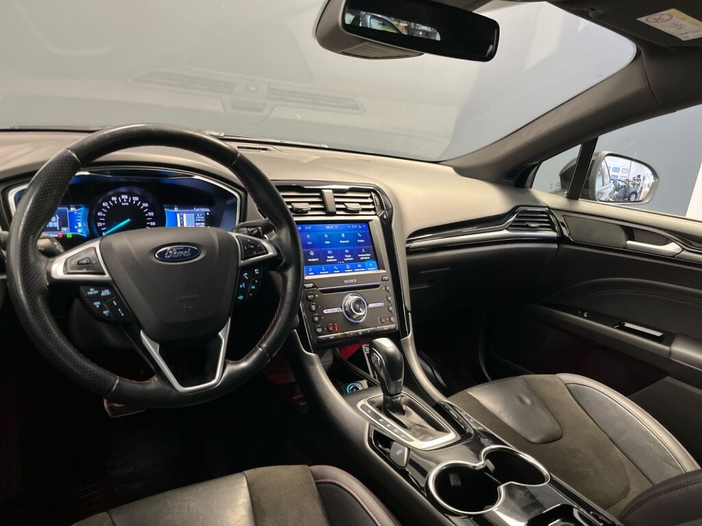 Ford Mondeo 2020 Musta