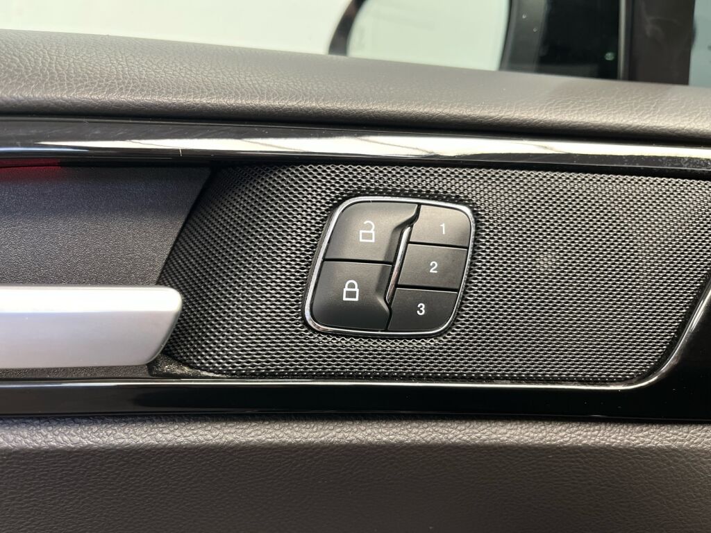 Ford Mondeo 2020 Musta