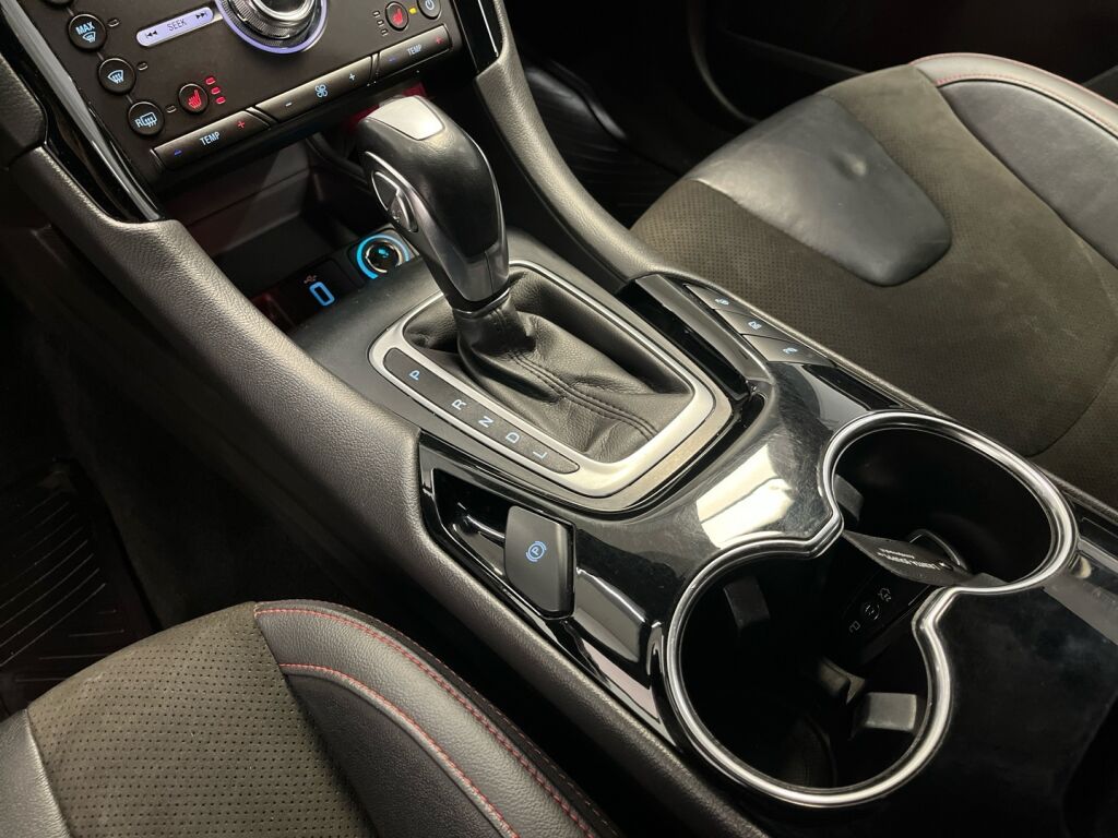 Ford Mondeo 2020 Musta