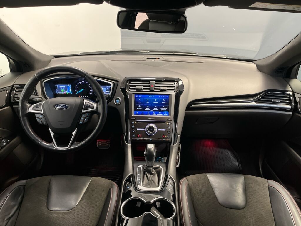 Ford Mondeo 2020 Musta