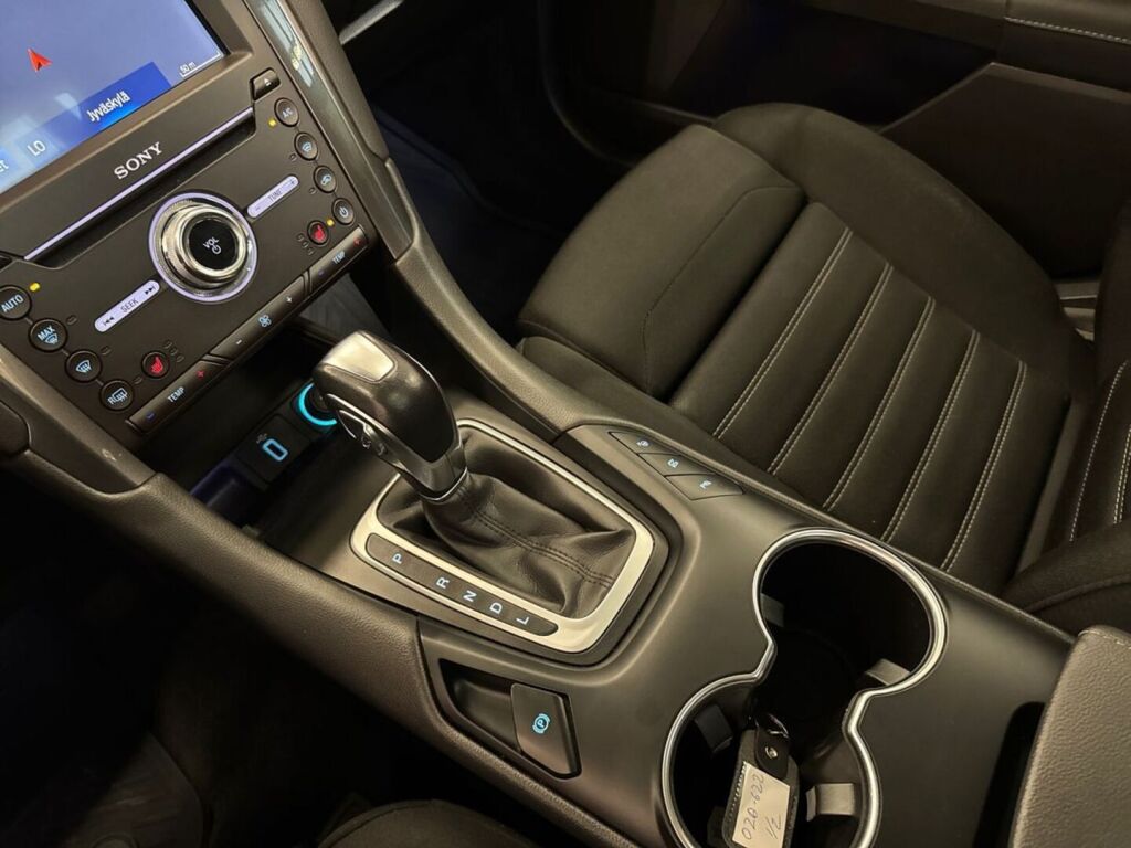 Ford Mondeo 2020 Valkoinen