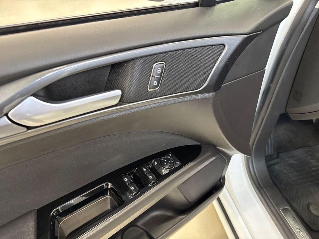 Ford Mondeo 2020 Valkoinen
