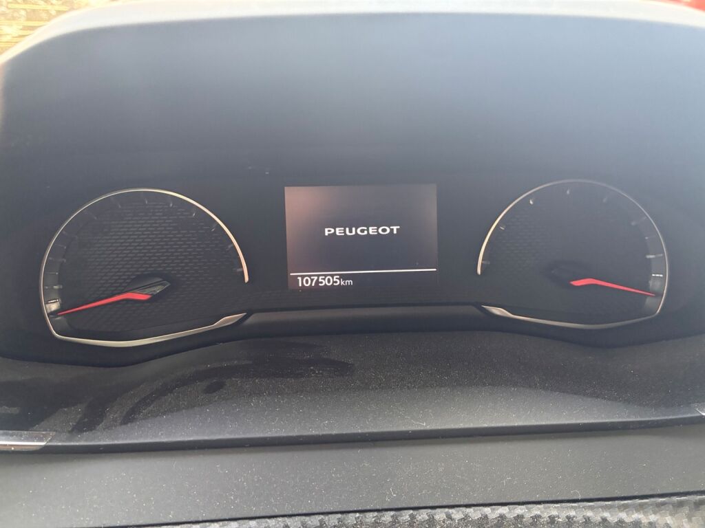 Peugeot 2008 2020 Valkoinen