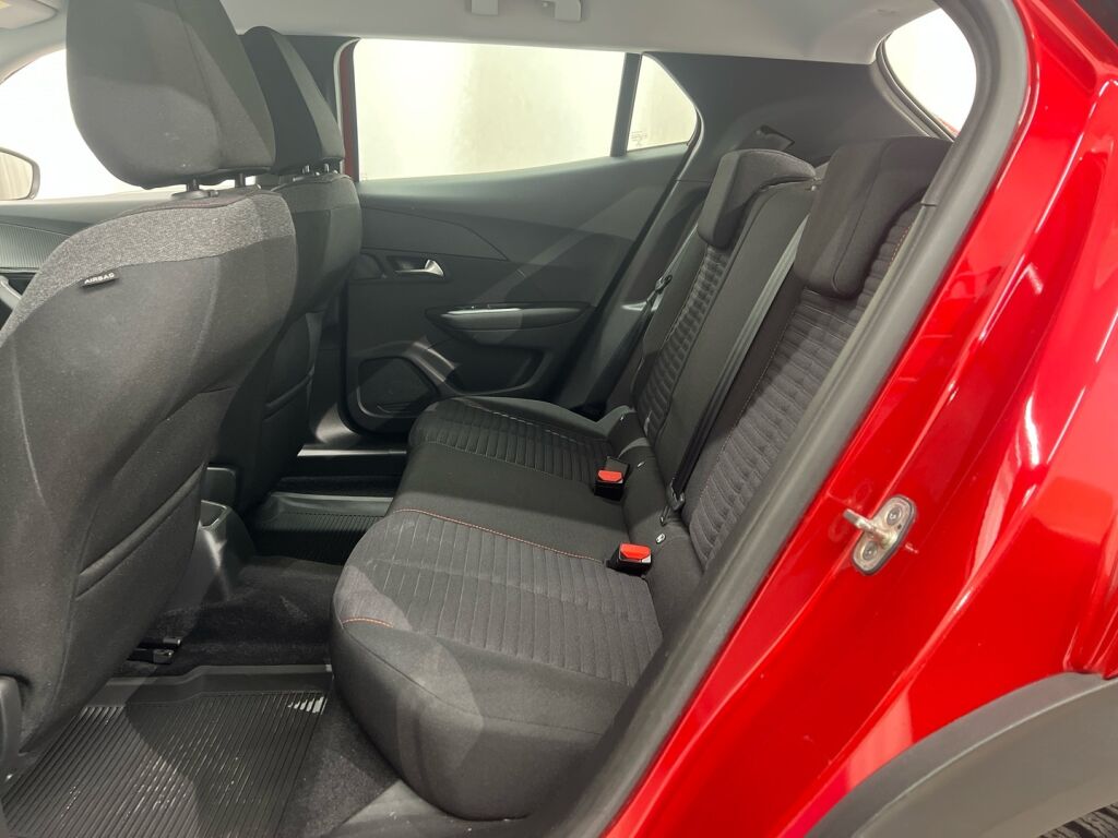 Peugeot 2008 2020 Punainen