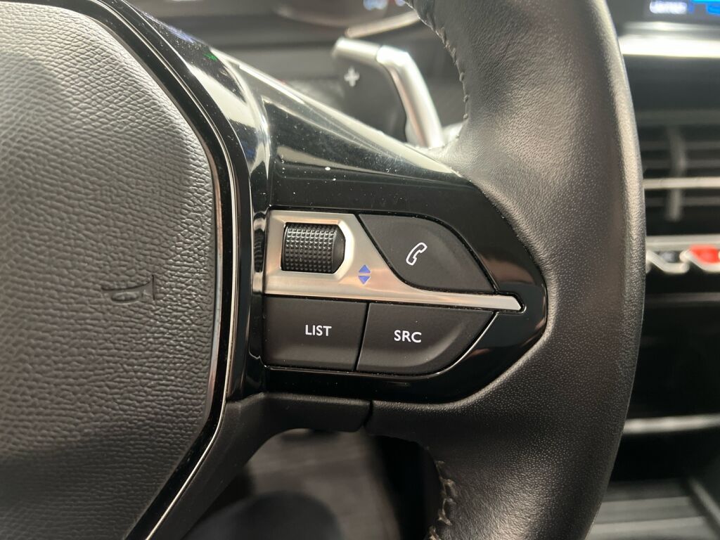 Peugeot 2008 2020 Punainen