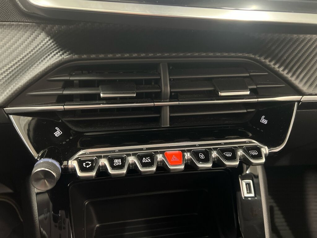 Peugeot 2008 2020 Punainen