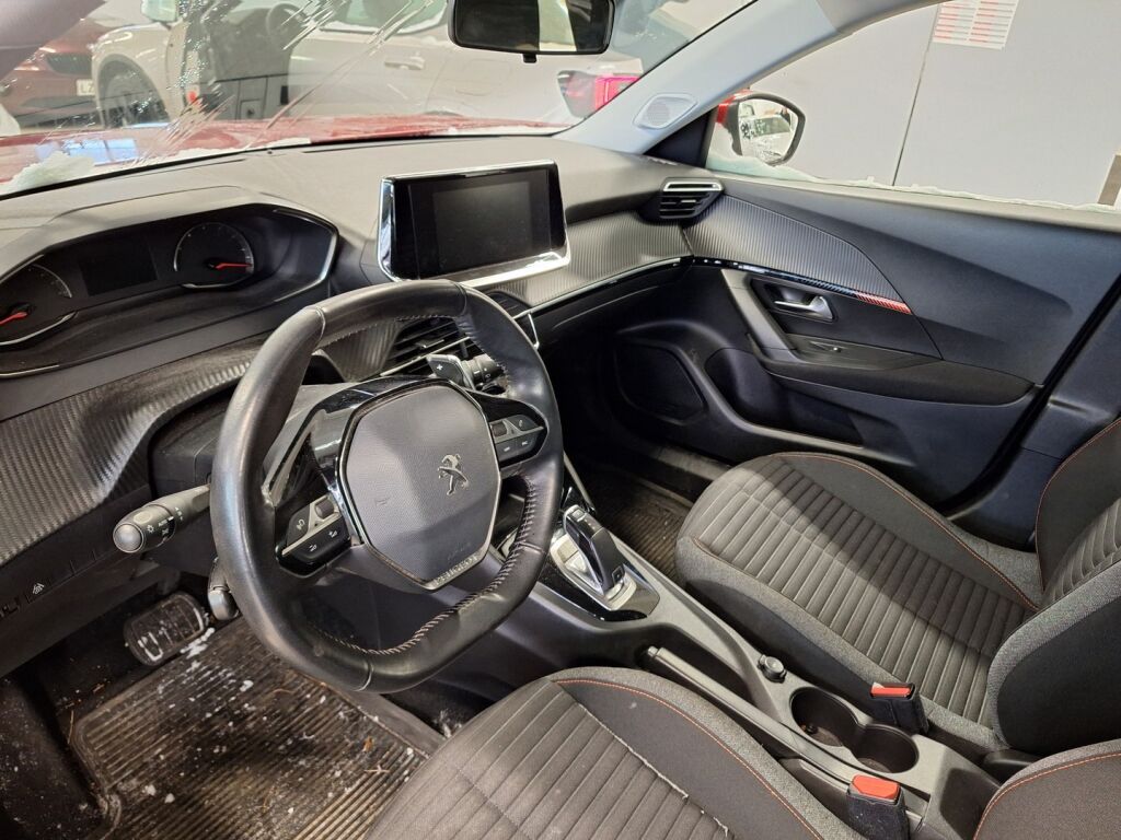 Peugeot 2008 2020 Punainen