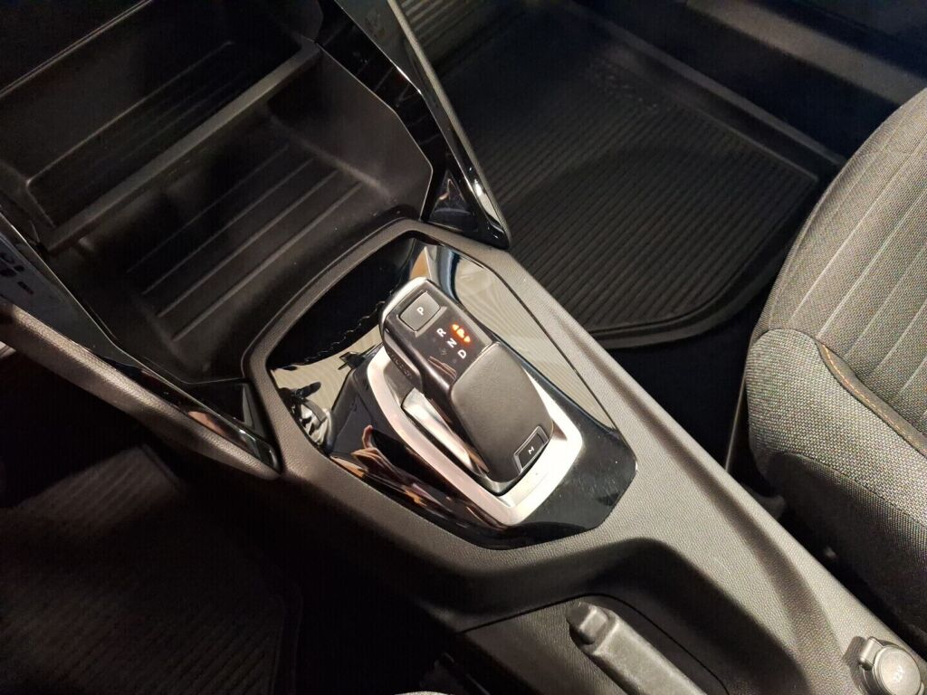 Peugeot 2008 2020 Harmaa