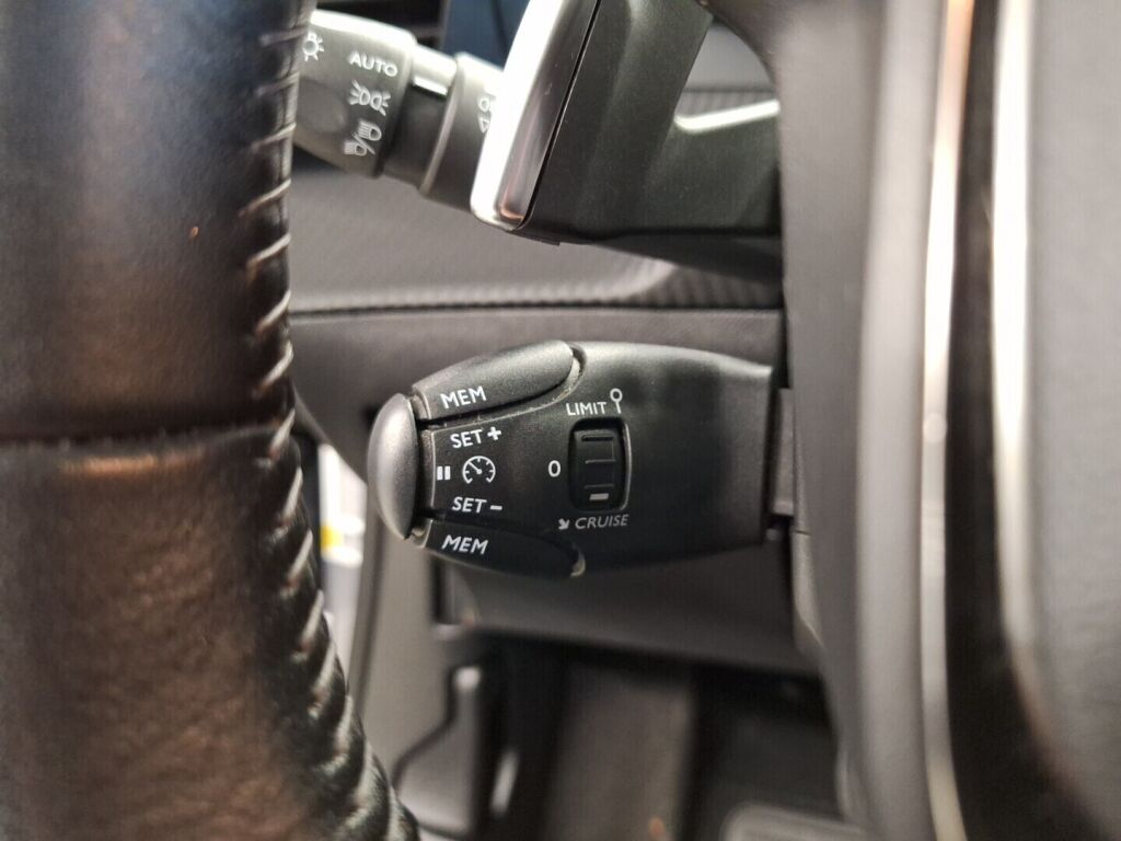 Peugeot 2008 2020 Harmaa