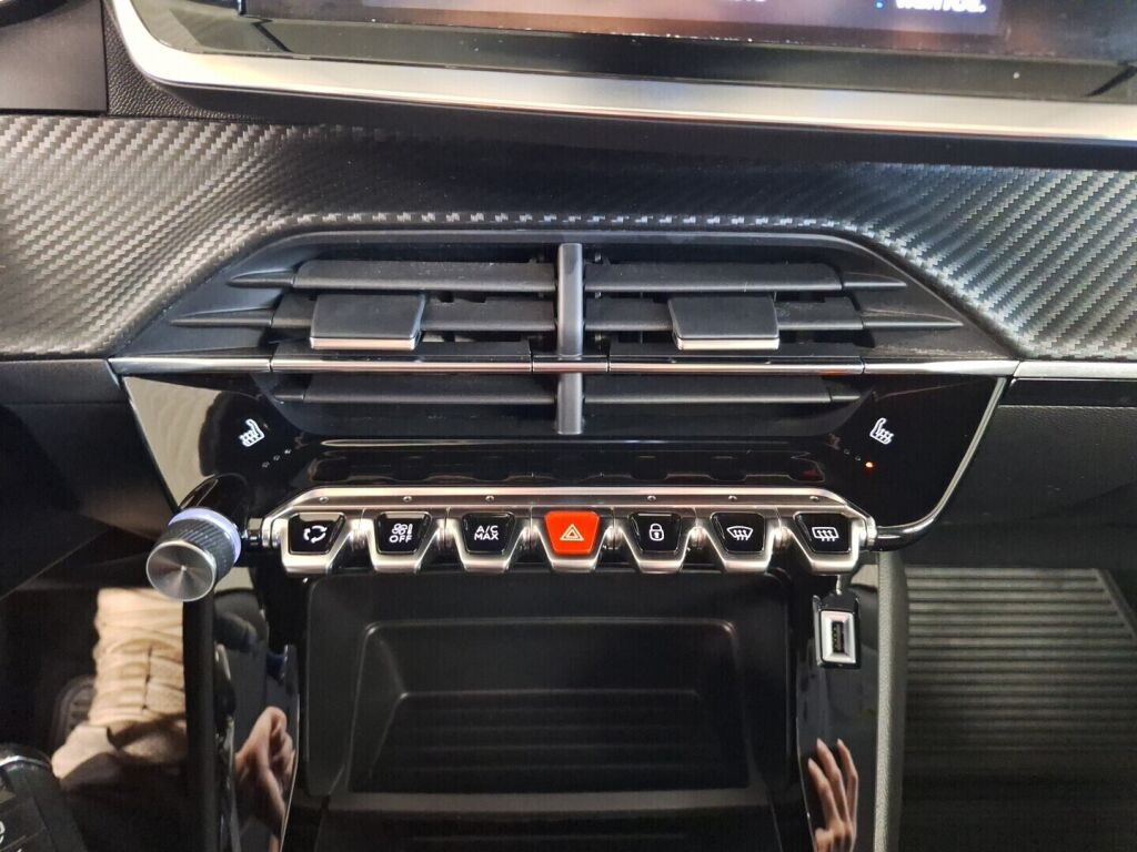 Peugeot 2008 2020 Harmaa