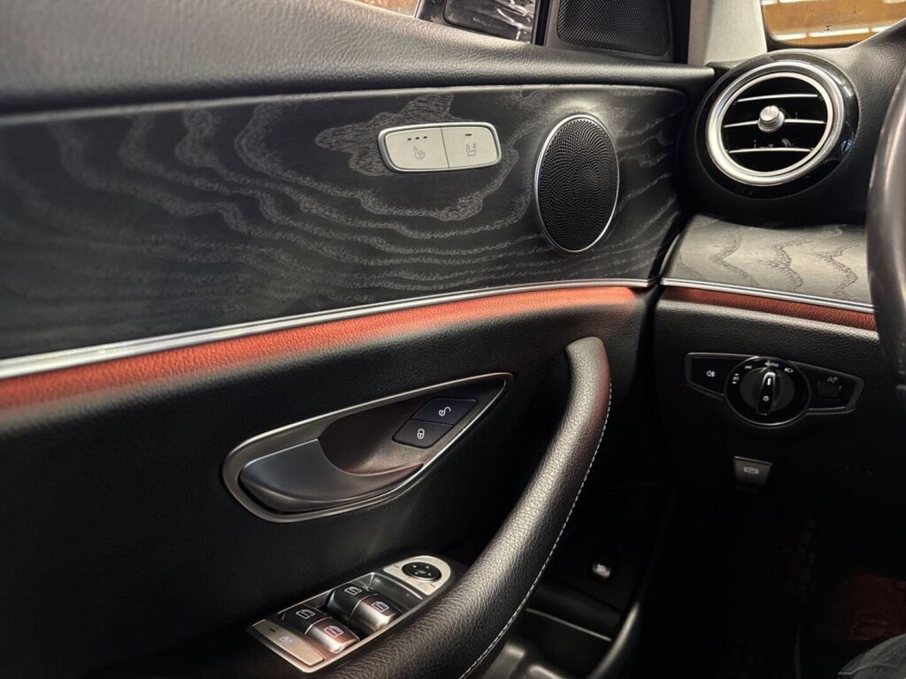 Mercedes-Benz E 2019 Musta