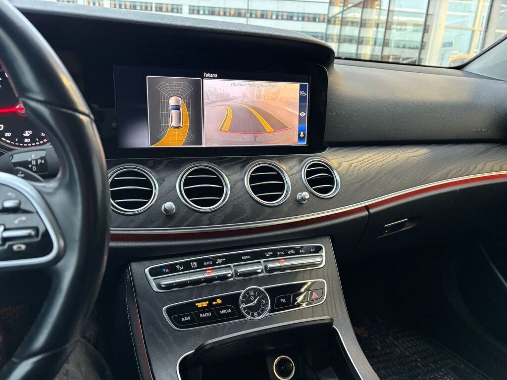 Mercedes-Benz E 2019 Musta