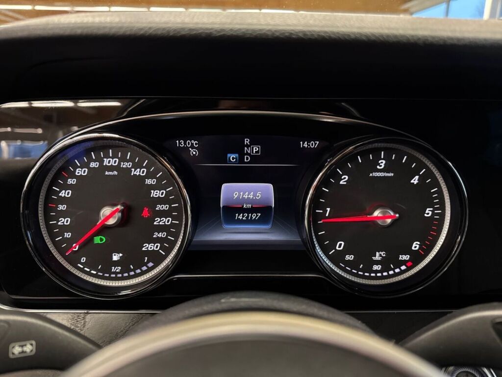 Mercedes-Benz E 2019 Musta