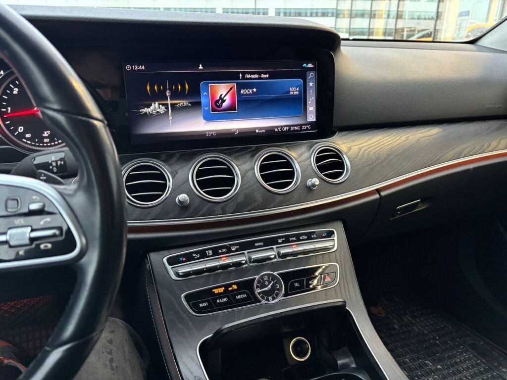 Mercedes-Benz E 2019 Musta