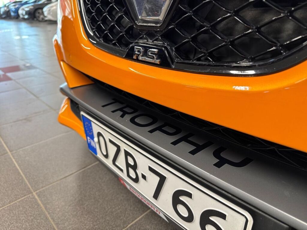Renault Megane 2021 Oranssi