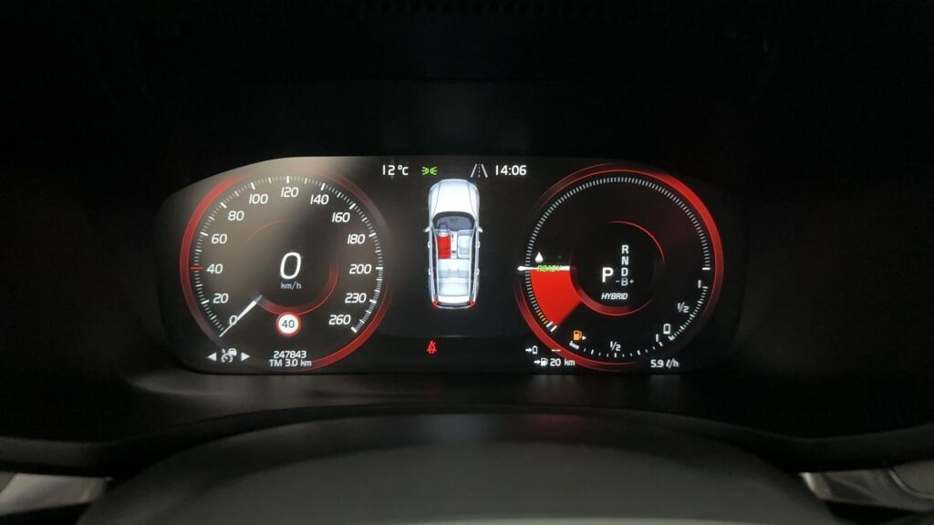 Volvo V60 2022 Musta