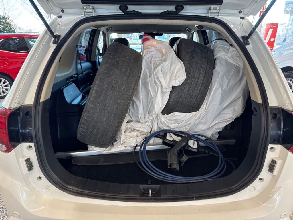 Mitsubishi Outlander PHEV 2019 Valkoinen