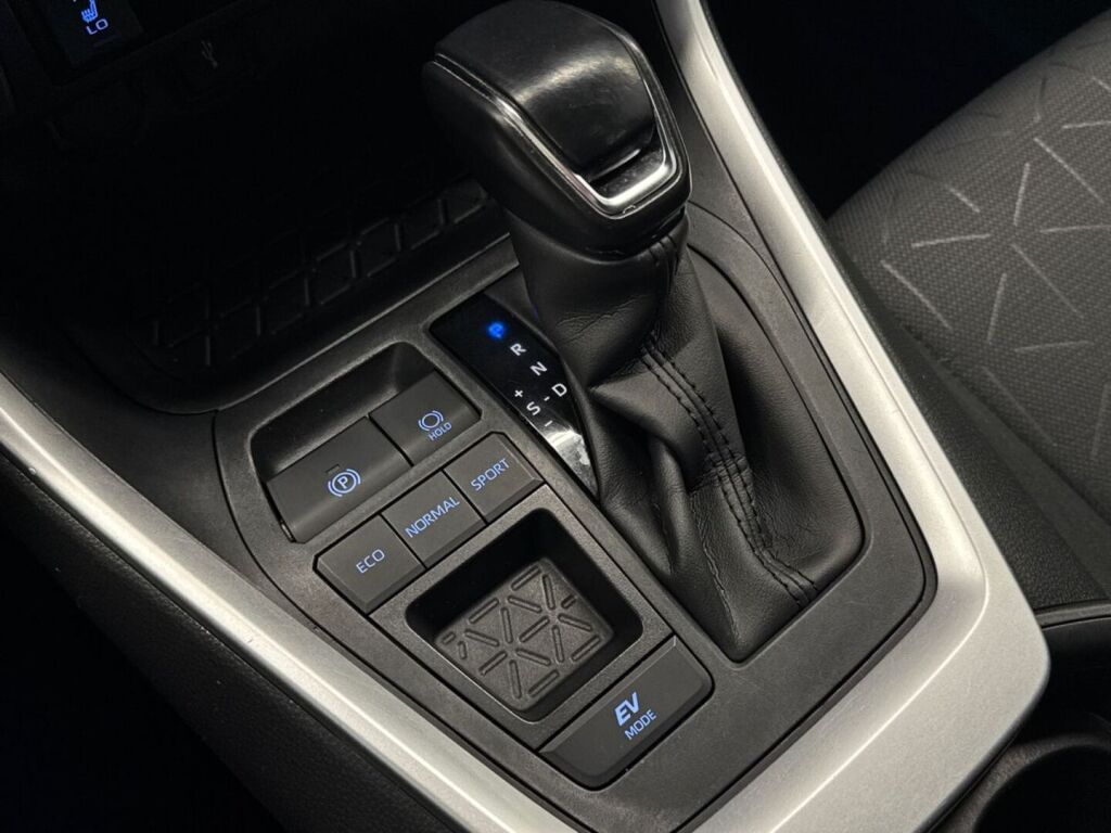 Toyota RAV4 2021 Musta