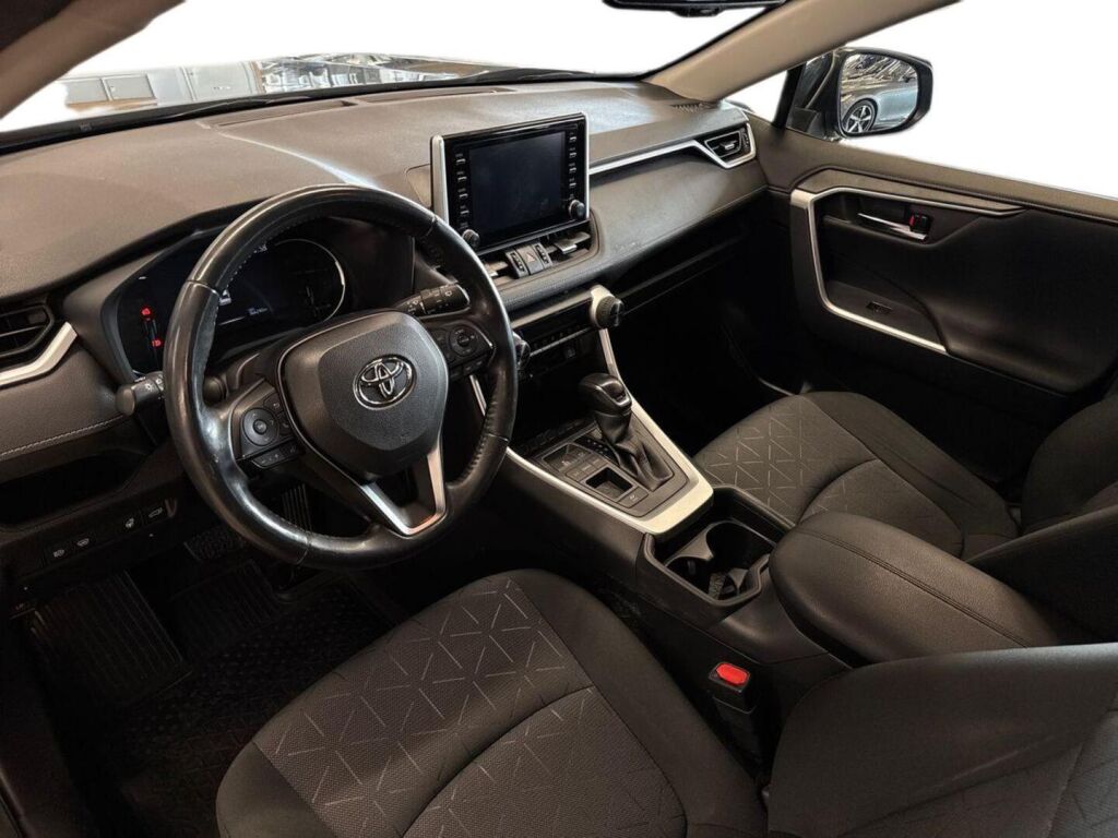 Toyota RAV4 2021 Musta