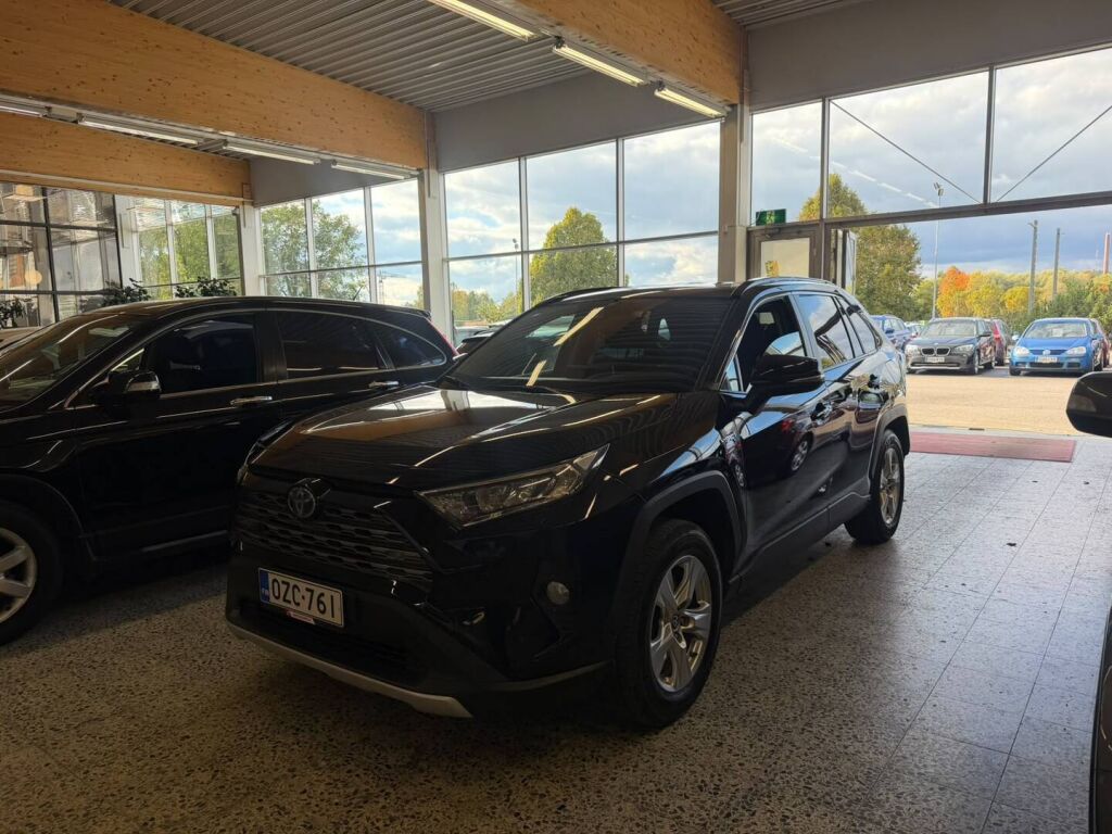 Toyota RAV4 2021 Musta