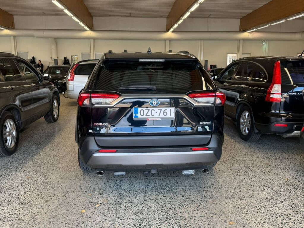 Toyota RAV4 2021 Musta