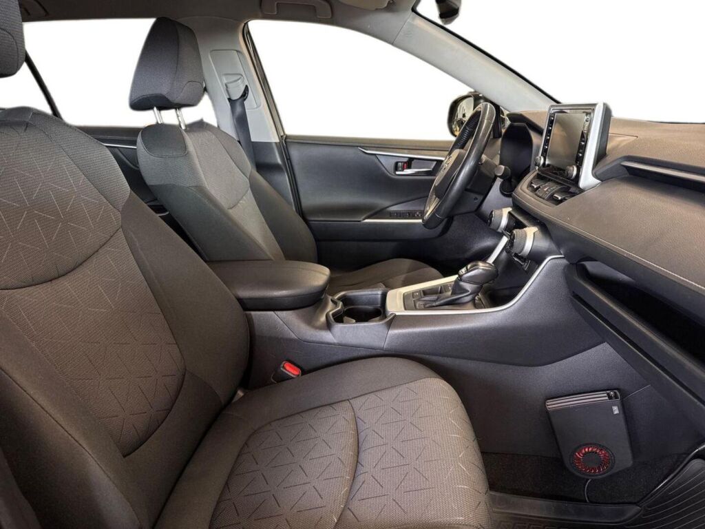 Toyota RAV4 2021 Musta