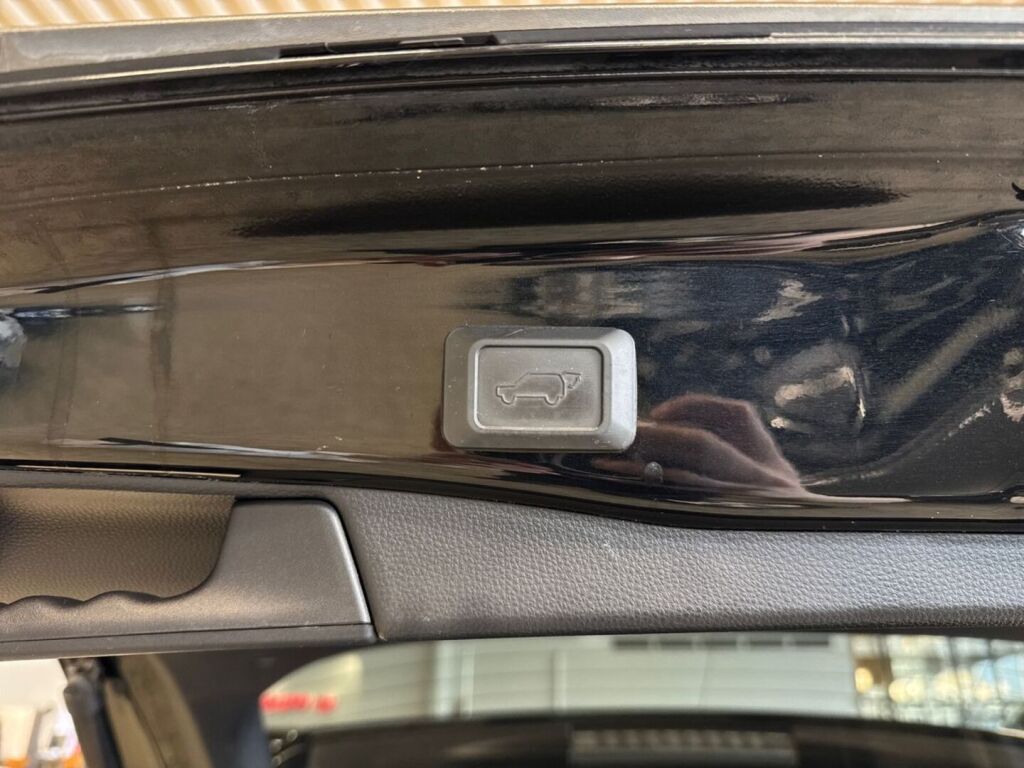Toyota RAV4 2021 Musta