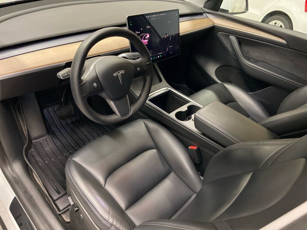 Tesla Model Y 2021 Valkoinen