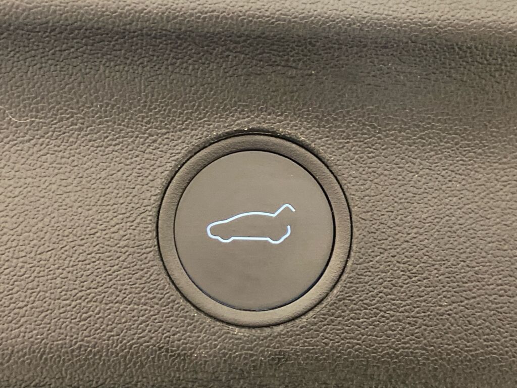 Tesla Model Y 2021 Valkoinen