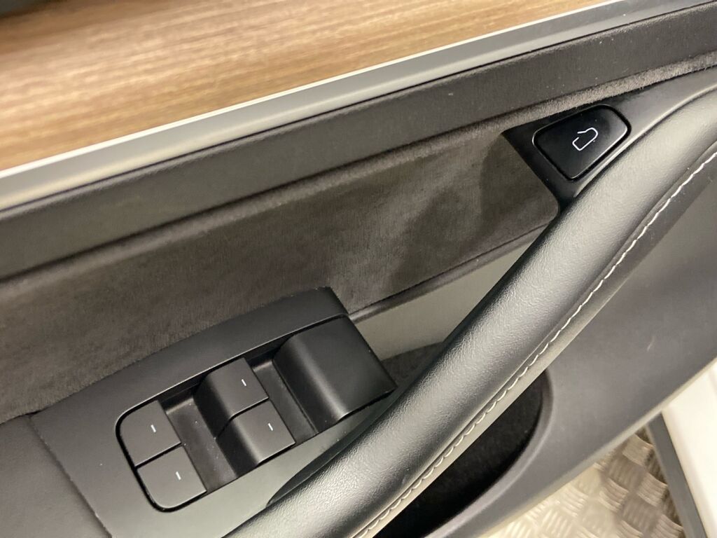 Tesla Model Y 2021 Valkoinen