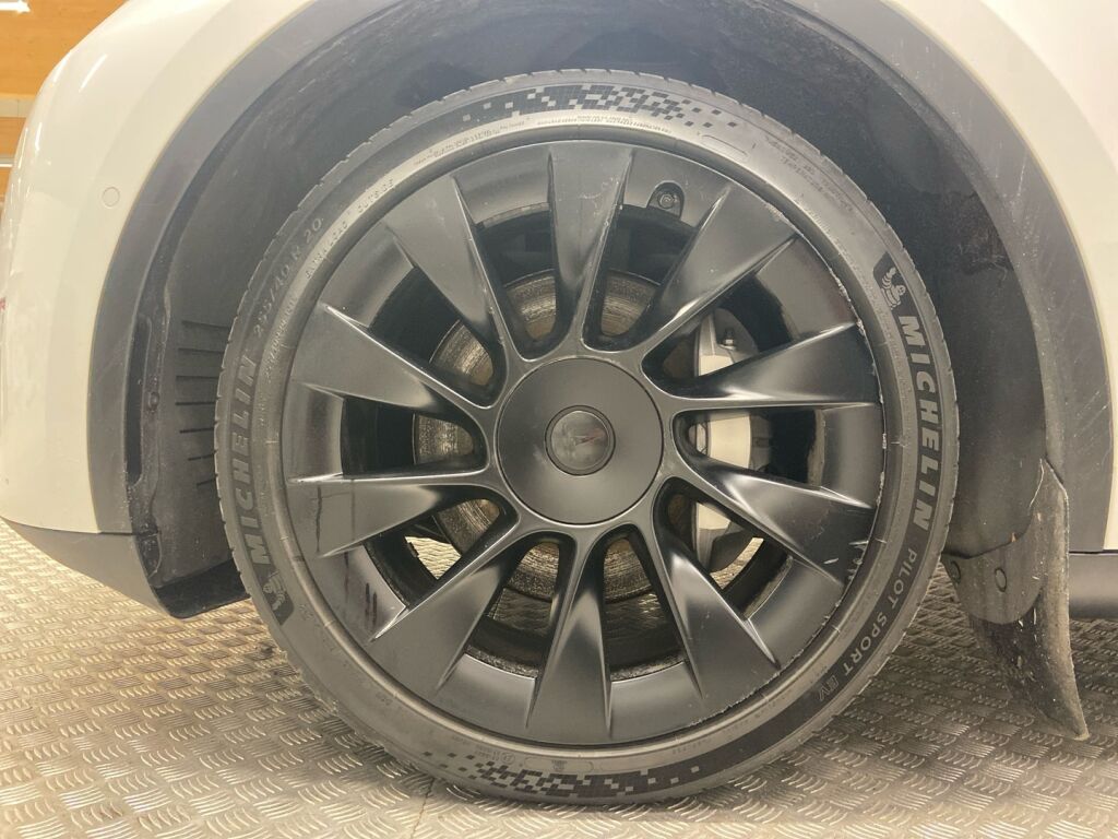 Tesla Model Y 2021 Valkoinen