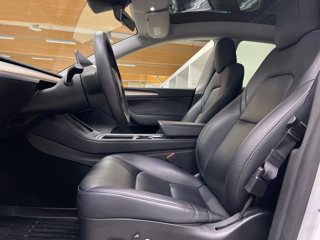 Tesla Model Y 2021 Valkoinen