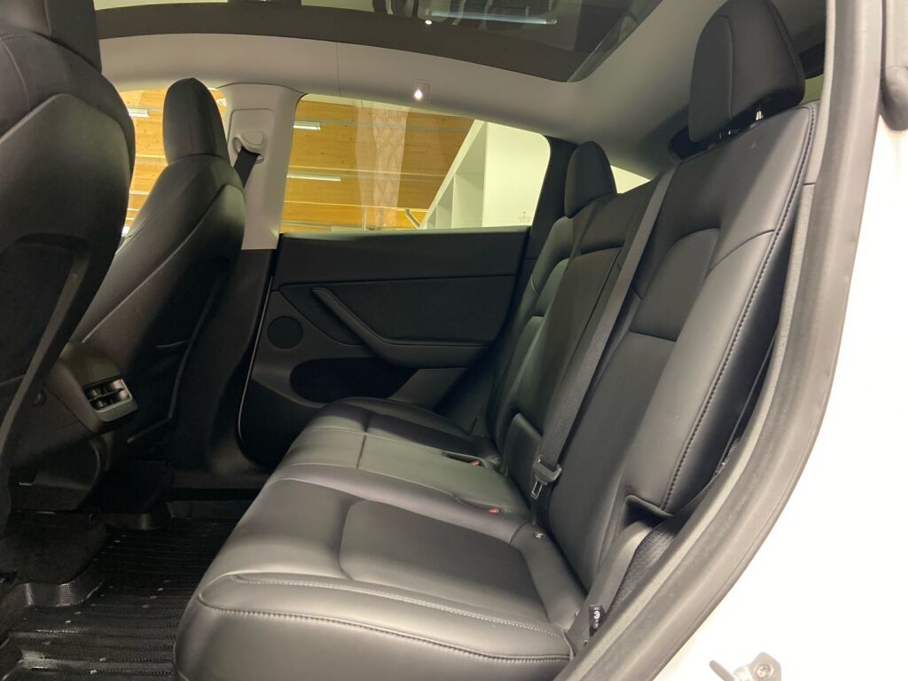 Tesla Model Y 2021 Valkoinen