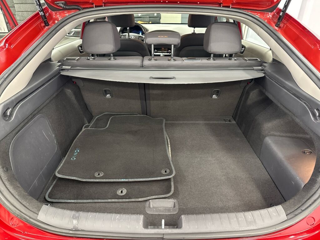 Hyundai IONIQ plug-in 2019 Punainen