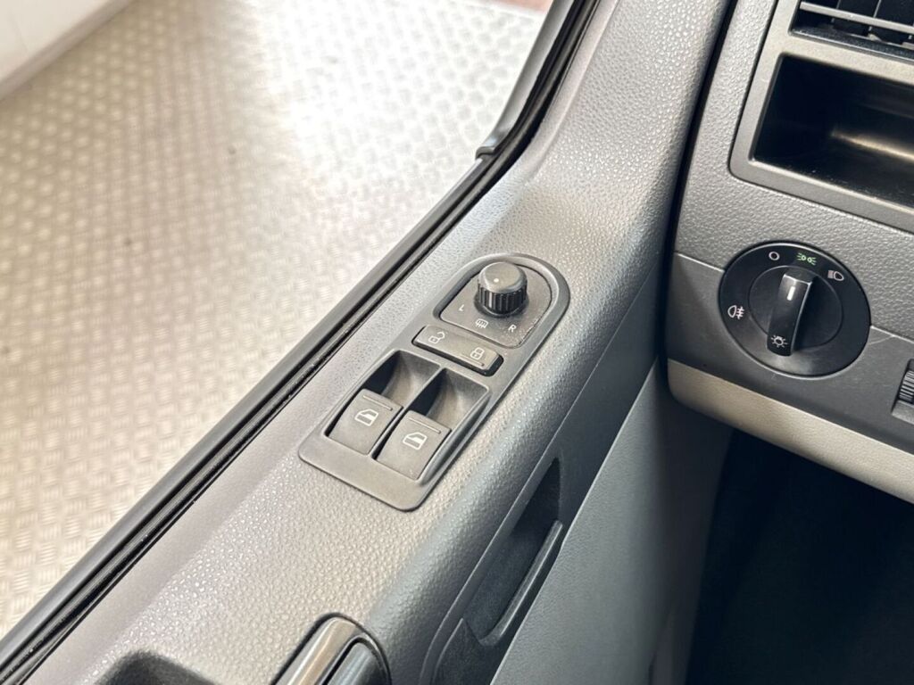 Volkswagen Transporter 2010 Valkoinen