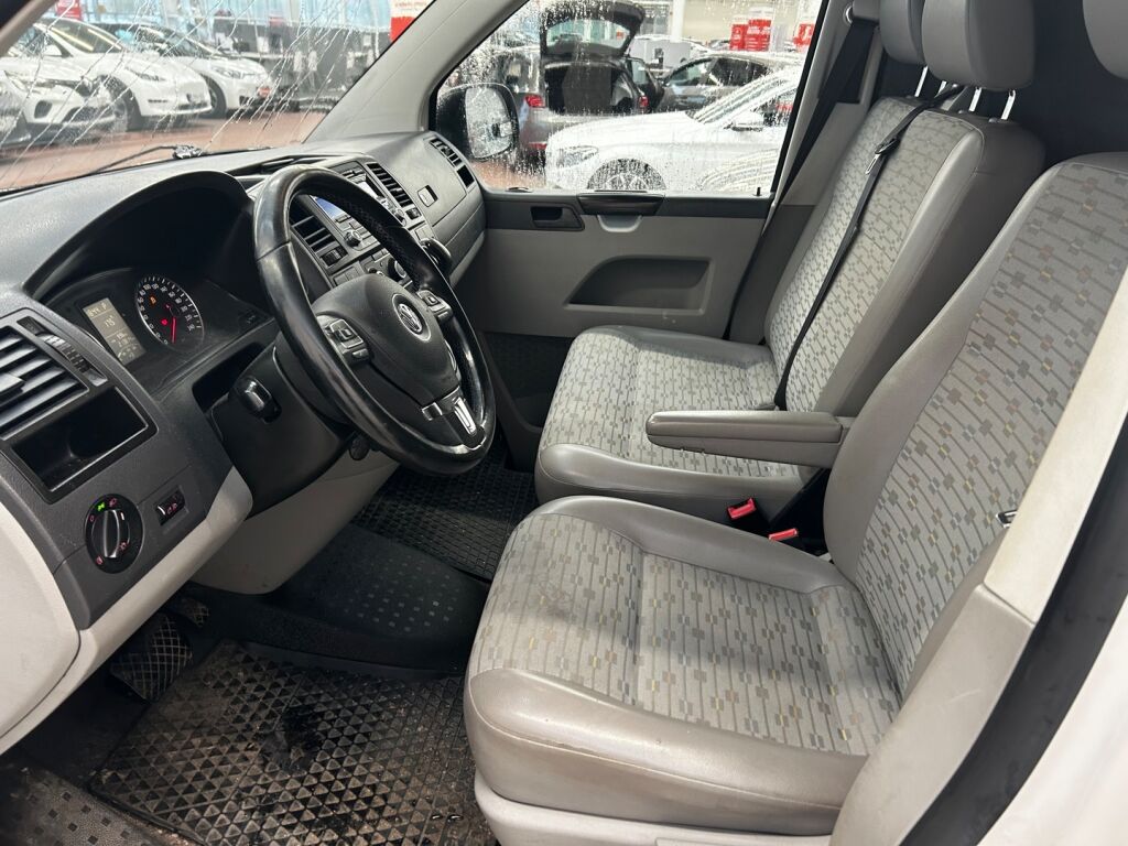 Volkswagen Transporter 2010 Valkoinen