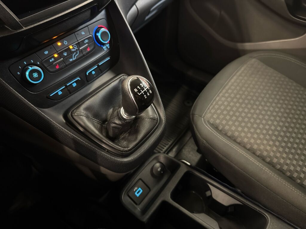 Ford Transit Connect 2022 Musta