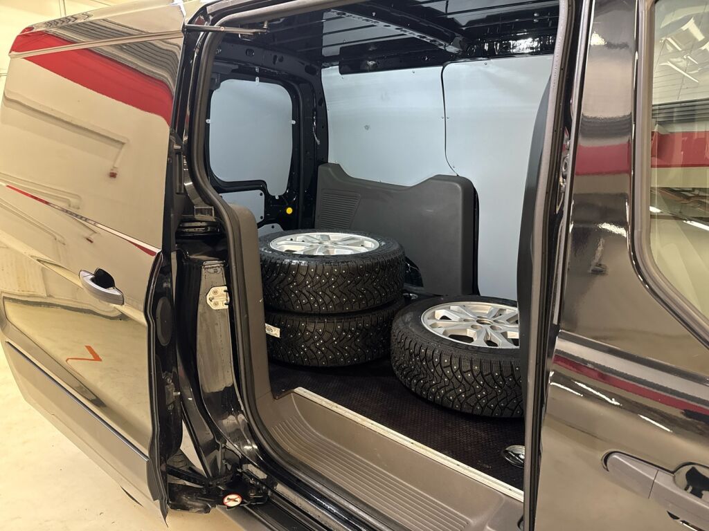 Ford Transit Connect 2022 Musta