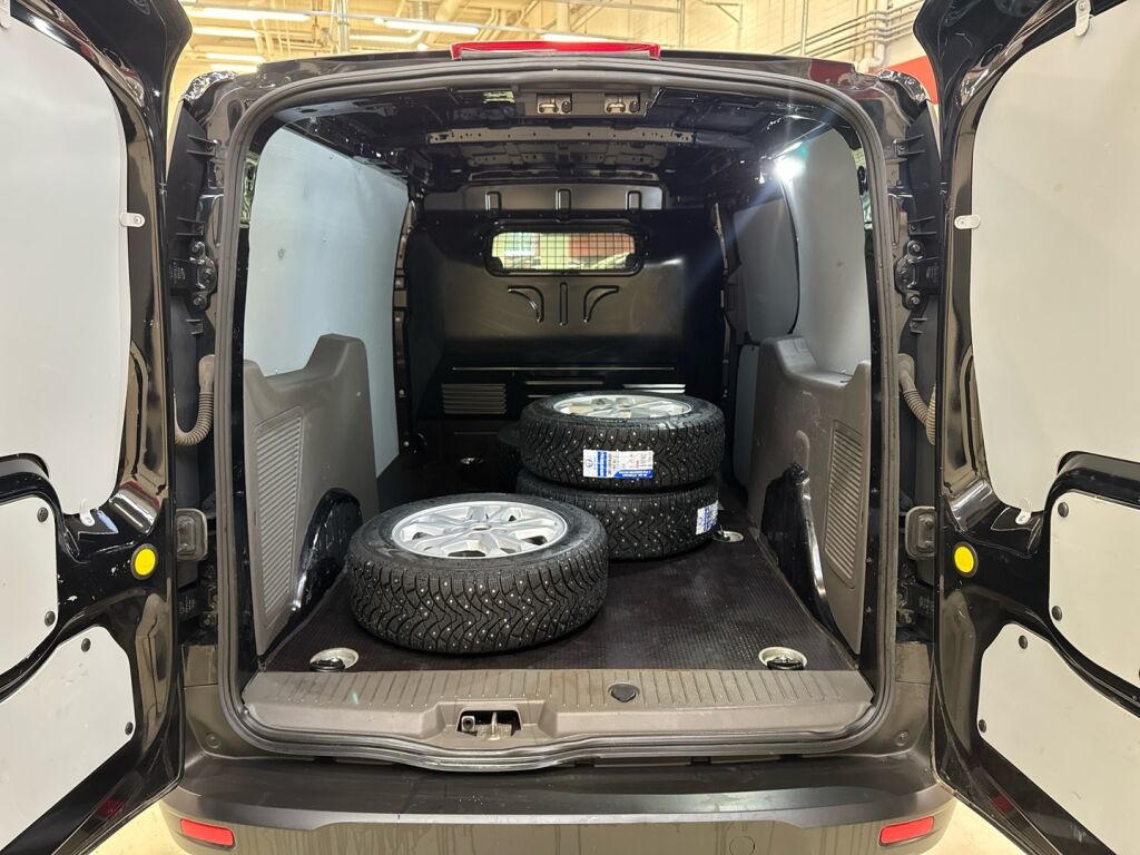 Ford Transit Connect 2022 Musta