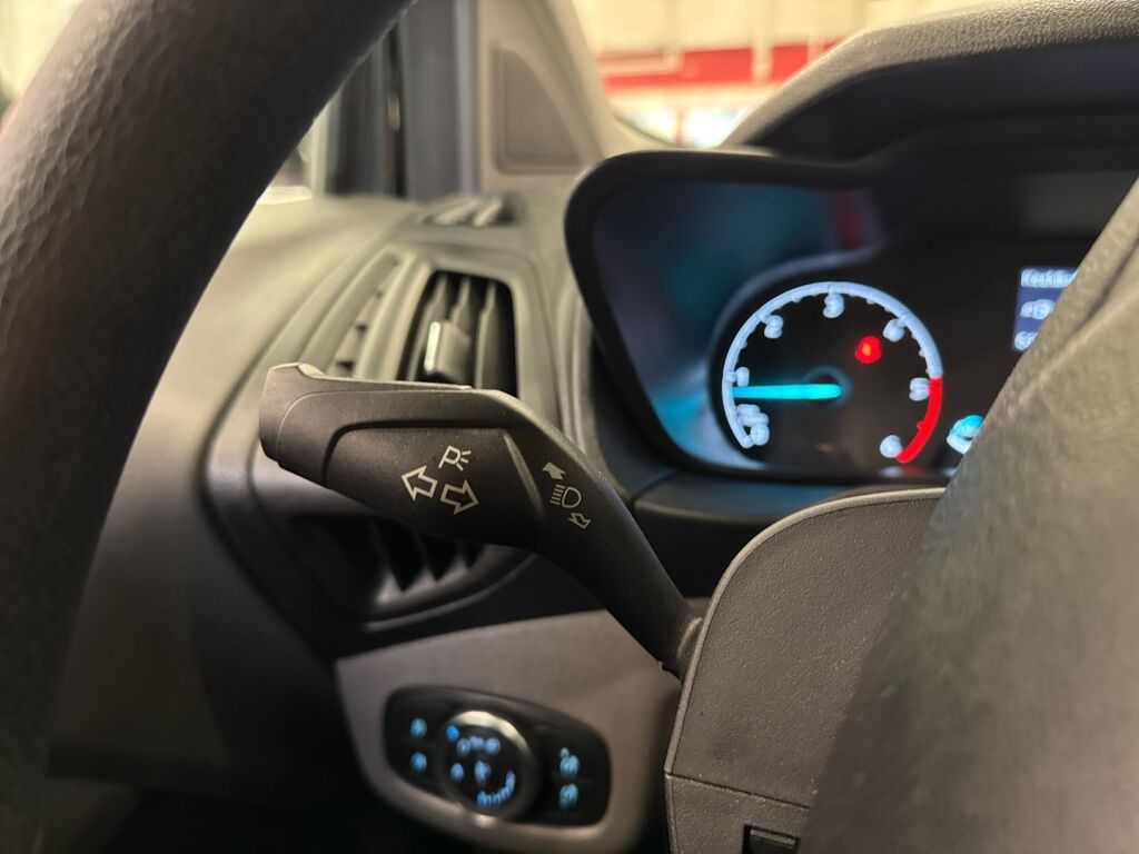 Ford Transit Connect 2022 Musta
