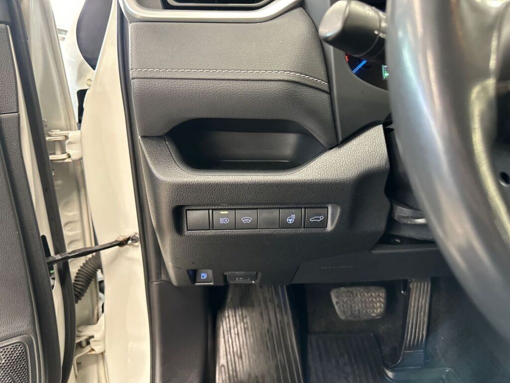 Toyota RAV4 2021 Valkoinen