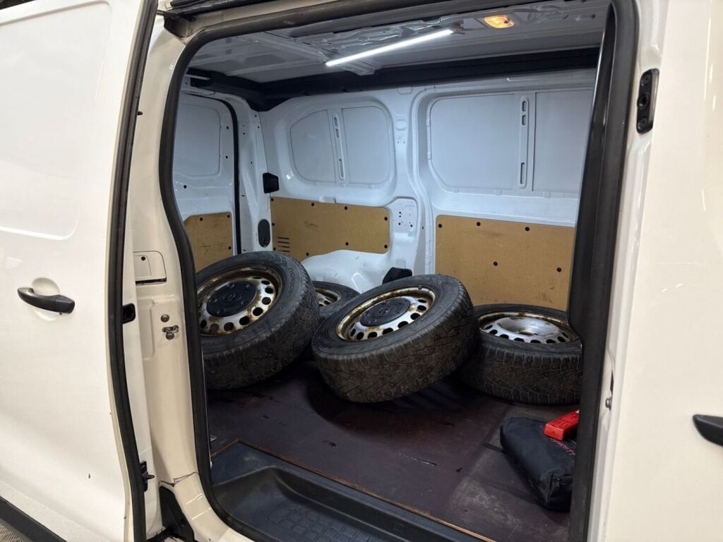 Toyota Proace Compact 1,6 D 95 5-ovinen 2017, kuva 6/27