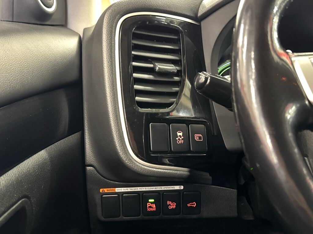 Mitsubishi Outlander 2016 Ruskea (beige)